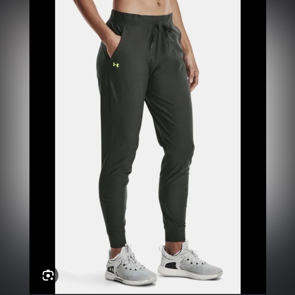 UA Vanish Jogger
Sku: 1328870-310-SM
Color: Baroque Green (310)
Size: SM